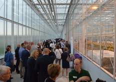 We make a round, but because of the hygiene not through the greenhouse, and meet different employees along the way who talk about the different plants and highlilghts from the range.